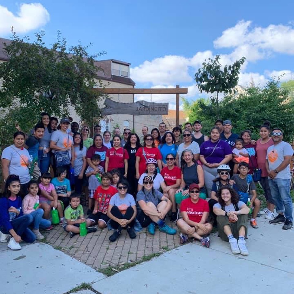 Together with the Marshall Square Resource Network’s Health Committee, Latinos Progresando led a two-part “green and blue” tour this summer. .
Staff of several community-based organizations, along with a cohort of multi-generational community residents experienced guided tours of “blue” resources: the Chicago River, and “green” resources: community gardens and recreational spaces to imagine new possibilities for the activation of our community’s assets. .
Special thanks to @workingbikes for providing transportation for the green tour, @nature_org for facilitating the tours, our site hosts along each route, and @unitedwaychi , for capturing the experience in video.
